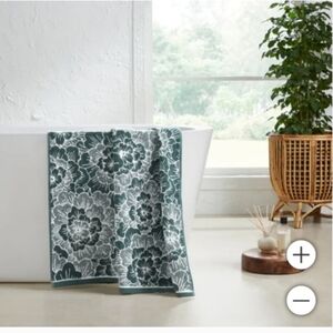 Trident Floral    Bath Towel